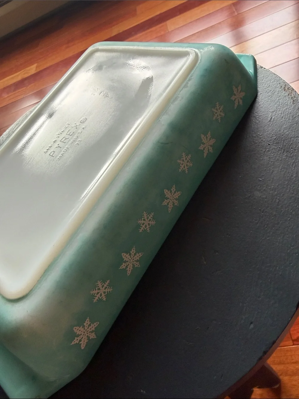 PYREX 548-B Turquoise Snowflake Space Saver Dish 1¼ Qt – Made in USA